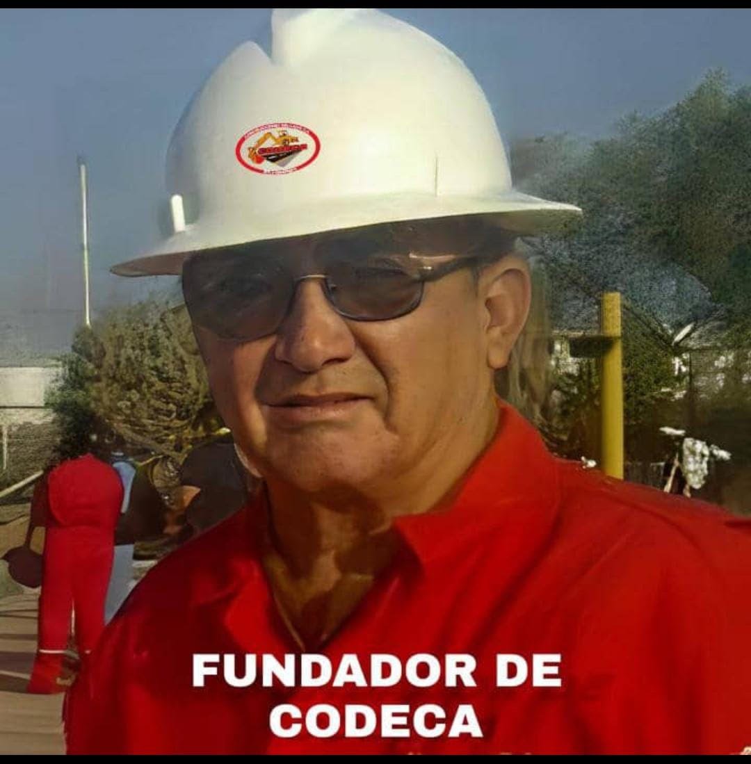 Néstor Delgado, fundador de CODECA, con casco de seguridad de la empresa