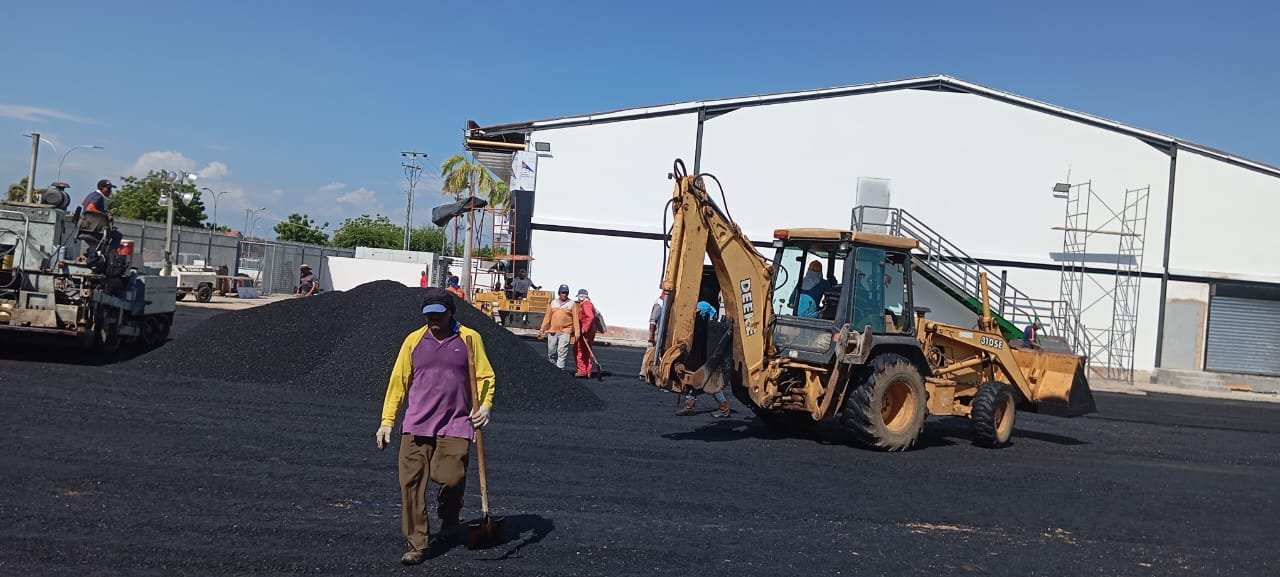 Asfaltado de estacionamiento — Edificio PDVSA Lago Centro