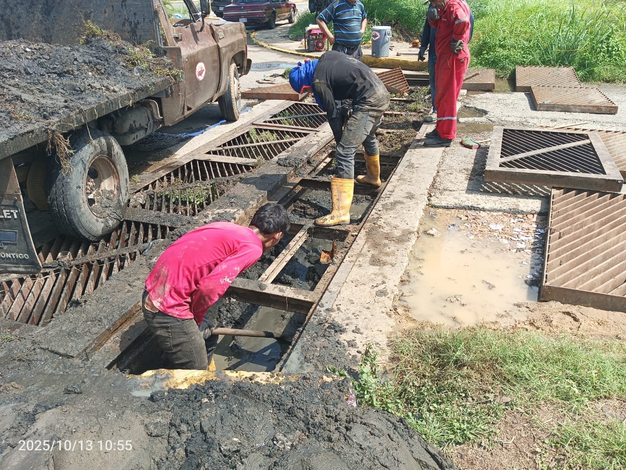 Limpieza y reparación de rejillas de drenajes — Lagunillas