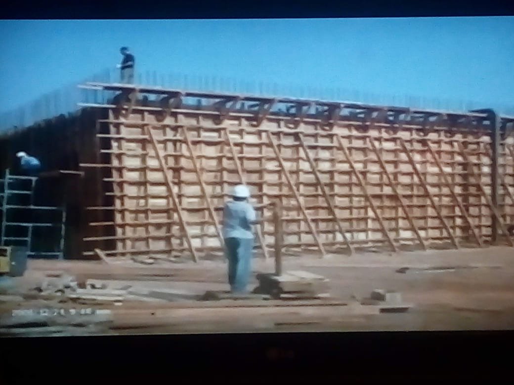 Construcción de tanque de concreto — Cerro de Cochino